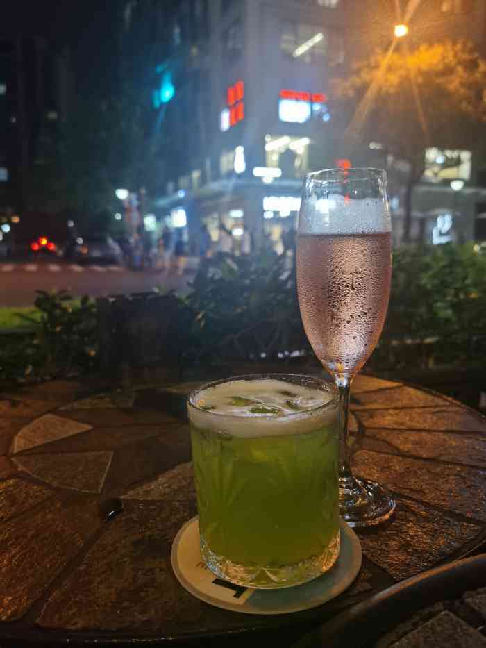 homeless现场酒吧(大学路店)