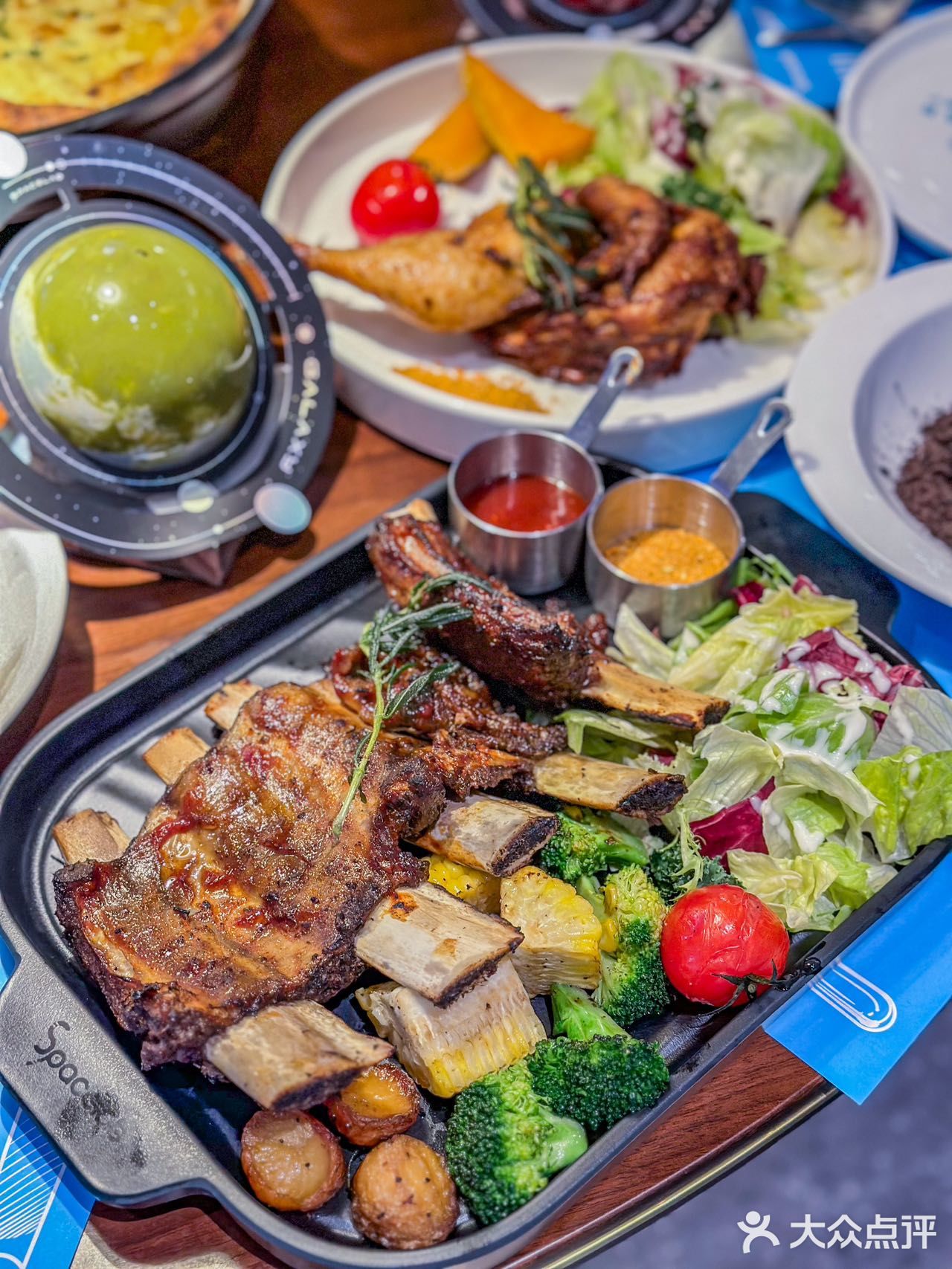 在上海！在宇宙中心用餐！！！