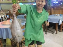 -三亚火车头万人海鲜广场