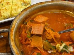 午餐肉泡菜汤-金北顺大锅家(신사본점)