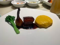 招牌茨菇红烧肉配荷叶夹-淮扬府(安定门店)
