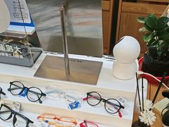 -优医视平价眼镜蔡司依视路折扣工厂店(十里堡店)