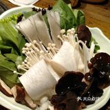 我家就在饭店附近住着了