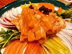 捞拌三文鱼-小船渔村•大连菜•大连焖鱼(黄河路店)