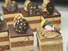 -亚洲国际大酒店·云顶阁旋转自助餐厅