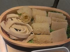 -左庭右院鲜牛肉火锅(金山万达店)