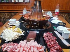 -果松木炭酸菜铜火锅·外婆参鸡汤