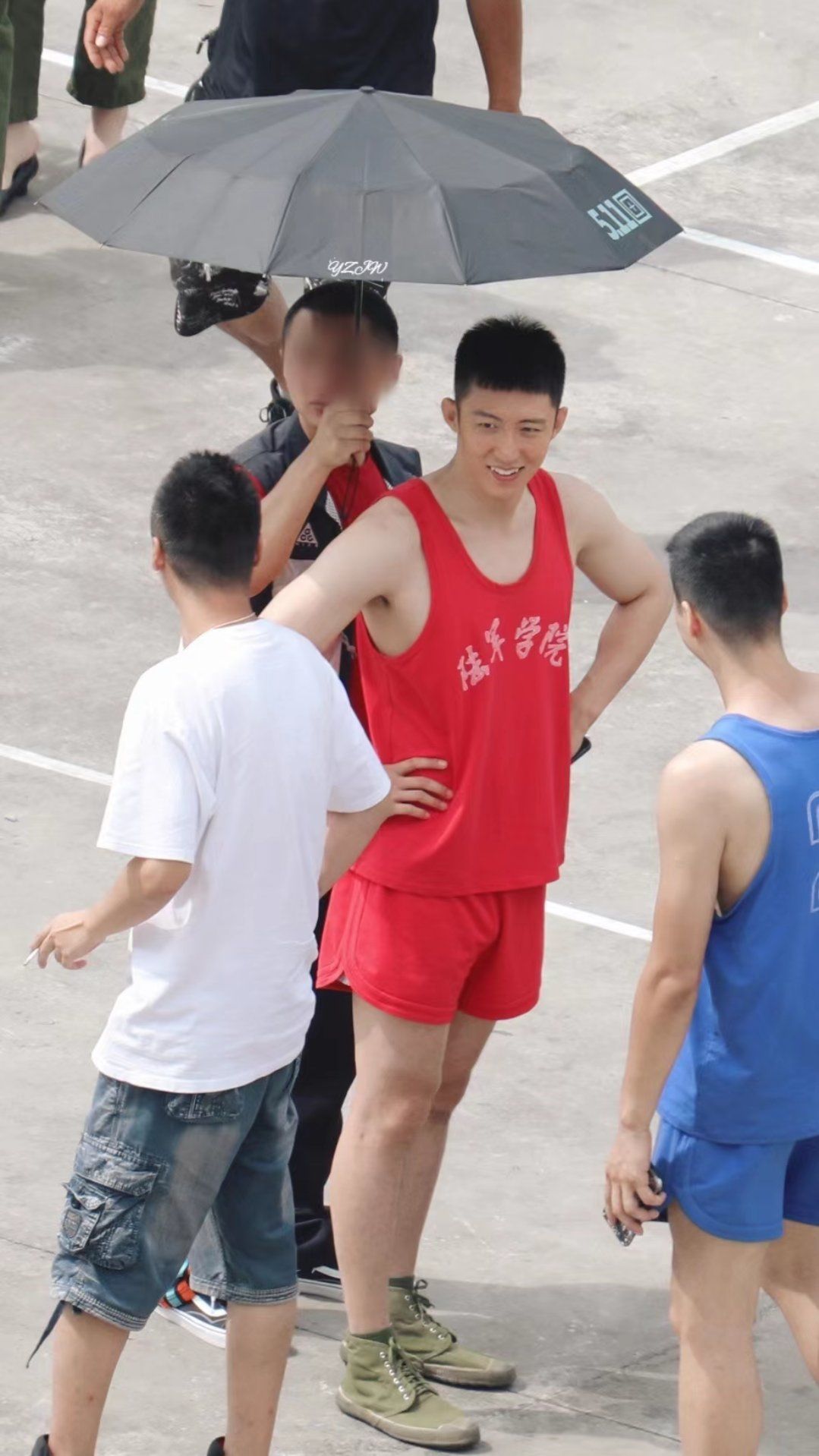 掐腰憨憨的黄景瑜你们见过吗?