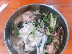 -雪乡人家东北菜·铁锅炖一切(高斯路店)