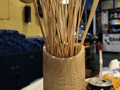 -两三事小郡肝串串香火锅(桂庙店)