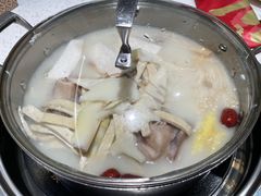 -三人行骨头王火锅(长寿店)