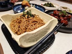 开洋葱油拌面-荟廷·晶萃(陆家嘴尚悦湾店)