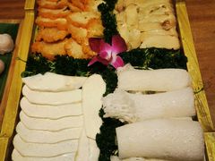 红土地野菌拼-慢丽江·云南野生菌土鸡锅(西山店)