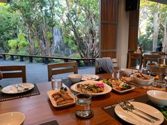 -Chom Cafe and Restaurant