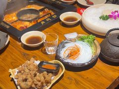 -老牌坊云南鱼豆花火锅(爱建店)