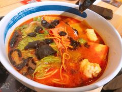 -花馬肆.云南过桥米线(汉神购物广场现场熬汤店)