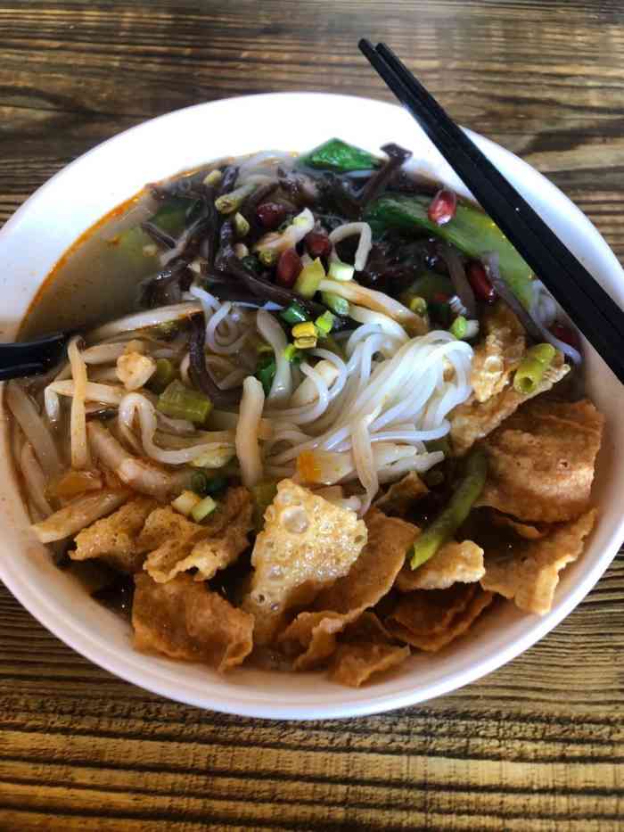 丽米螺蛳粉(莘城菜市场店)-"[薄荷]环境:在莘庄菜市场旁边,小小的店.