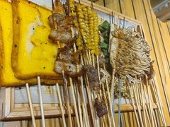 -山野的朋友露营炭火烤肉