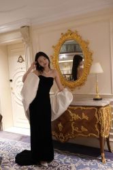 -月月婚纱礼服仓储店(王府井店)