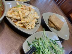 -亮亮面馆(经六路店)