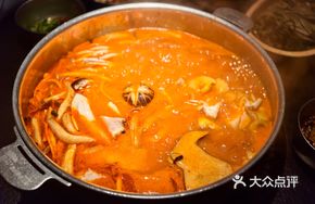 Guizhou Sour Mushroom Hot Pot