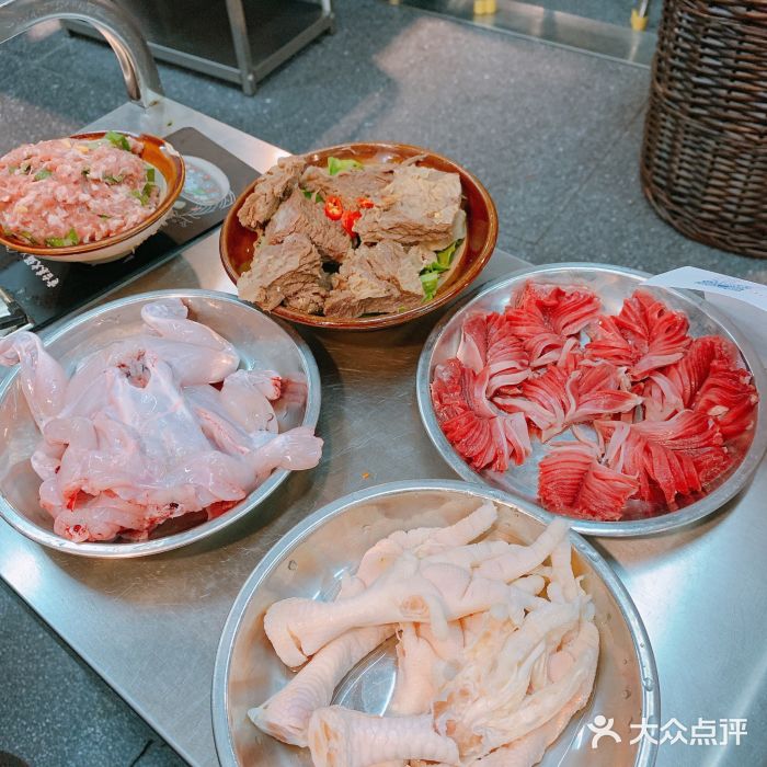 电台巷火锅(静安店)香菜丸子图片