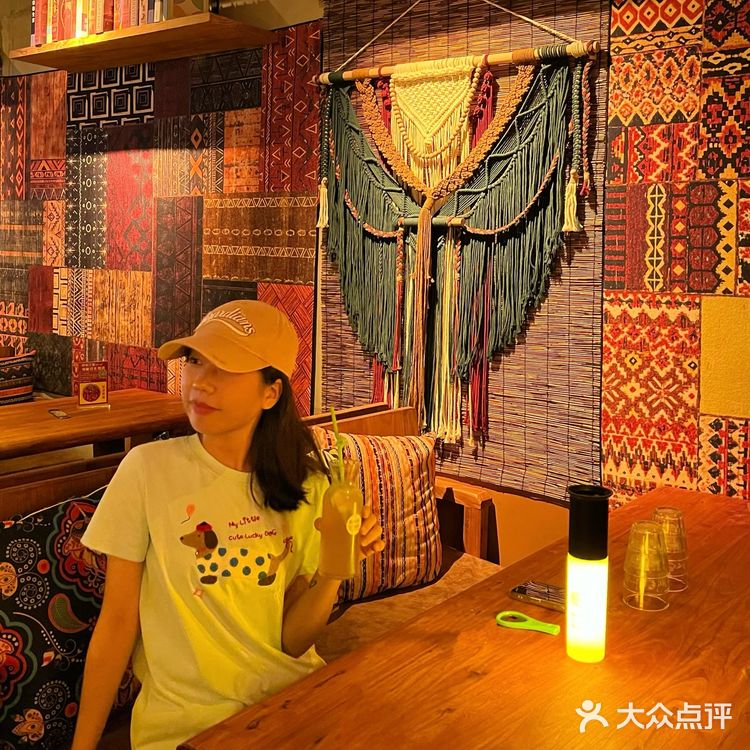 在民谣江湖烧烤酒馆感受云南的松弛…