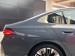 -上海宝信宝马4S店