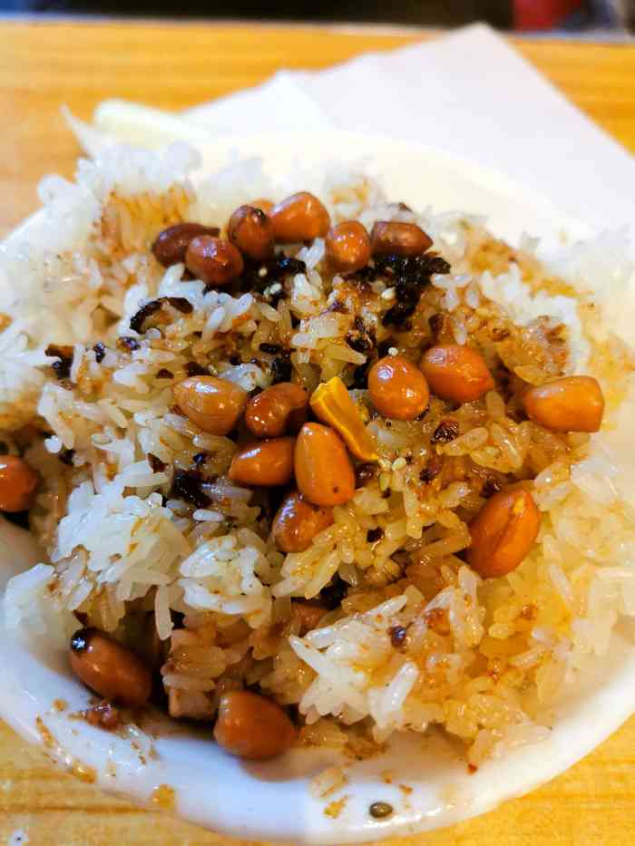 糯米饭是我的二马路最爱 菜茶也很落胃 我们九点去吃据说是汕尾的