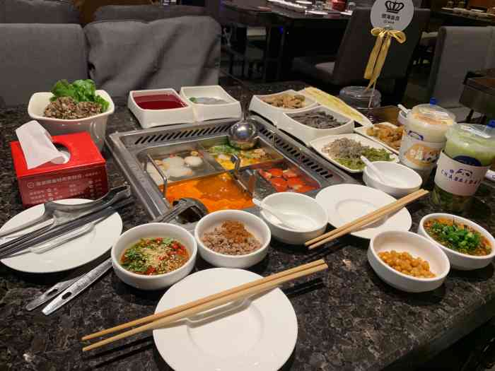 江门唯一的海底捞在汇悦城二楼通宵营业晚上要在汇悦城的侧门上去靠近