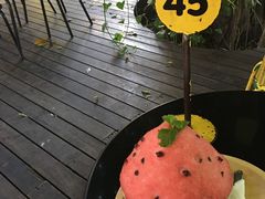 -莓园冰淇淋店