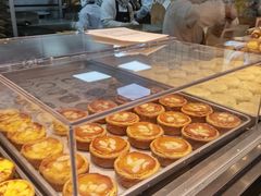 面包甜点陈列柜-鲍师傅糕点(江苏路店)
