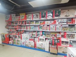 -来此探索玩具仓储店