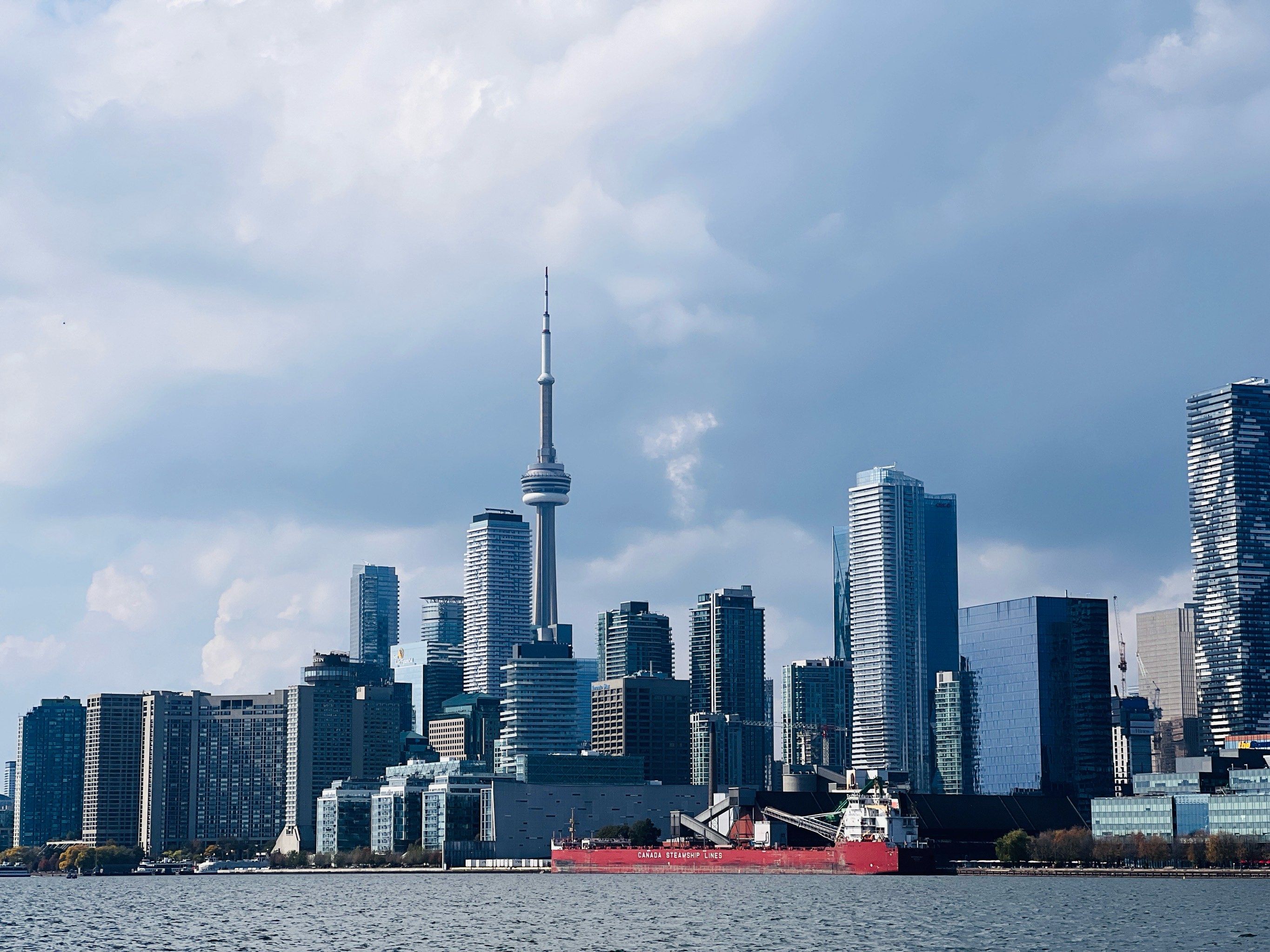 来多伦多旅游必去电视塔登顶看多伦多城市景观,其实多伦多最好看的