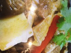 石锅牛腩-河畔春天时尚餐厅