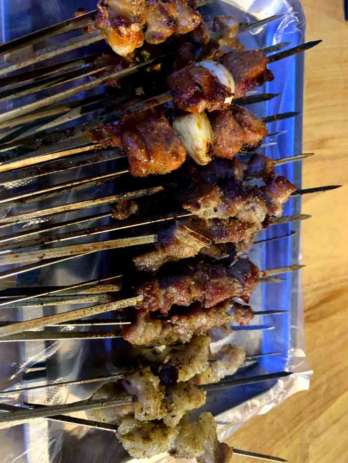 李铭猪肉串(中山公园总店)-"路过看见附近好几家猪肉串,去了一个牌子