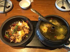 -云海肴·汽锅鸡·云南菜(天山百盛优客店)