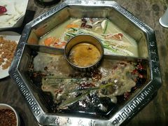 -佬土鹅肠火锅(中建大观店)