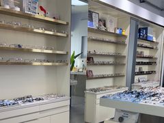 -视野联行眼镜•蔡司•依视路(温江店)
