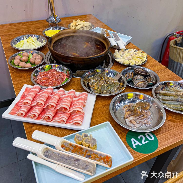 瓦小灶老火锅|一家海鲜吃到嘴里还在弹的炭火火锅店