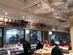 面包甜点陈列柜-七鲜超市(瑞虹天地太阳宫店)
