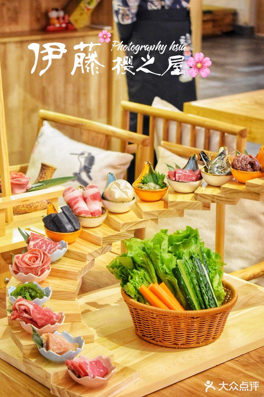 牛肋条等都是炭烤的形式，所以冬天坐下来不会冷可以自己烤