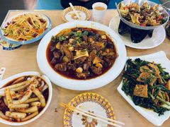-尕盼舍连锁餐饮大盘鸡拌面王(中和美食街店)