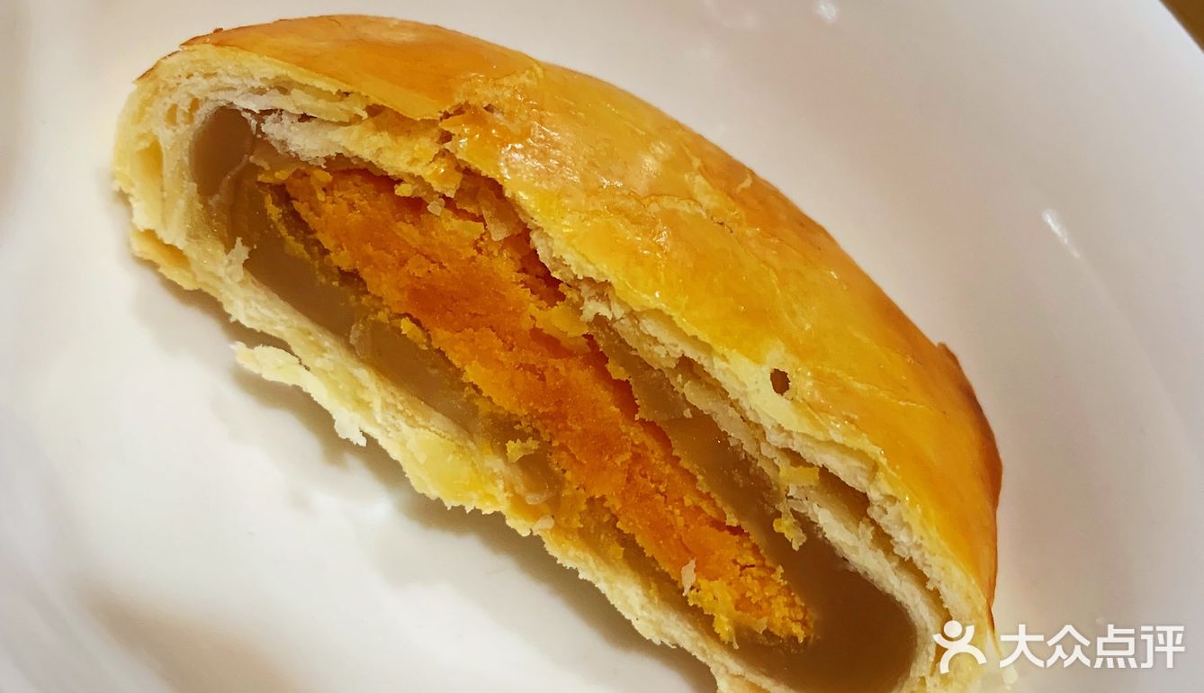 这种月饼保质期只有☞5天,所以一拿到手,便开吃
