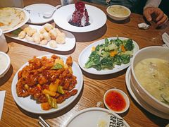 菠萝咕嘟肉-吕氏疙瘩汤·新鲁菜(新贵和店)