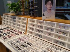 -MiRi眼镜连锁·蔡司·尼康控优点合作店(莘庄店)