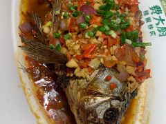 香煎大鲫鱼-费大厨辣椒炒肉(太平老街店)