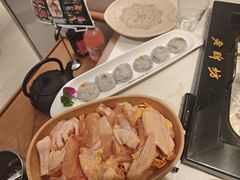 -老牌坊云南鱼豆花火锅(哈西万达店)