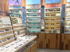 -LOOK眼镜·蔡司依视路配镜(宝山万达店)
