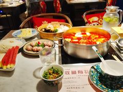 -尚尚仙·酸汤猪手·猪肚鸡火锅(华联万柳购物中心店)